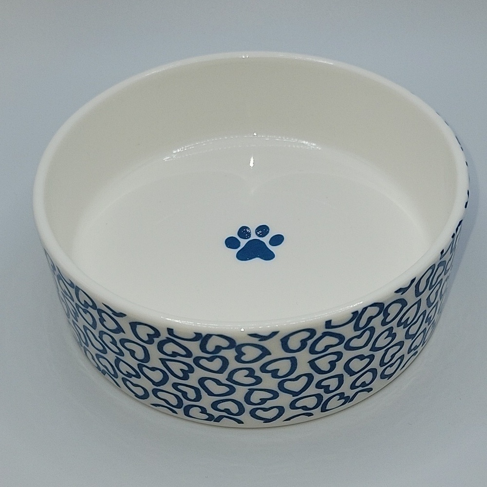Fringe STUDIO dog or cat pet bowl.  Blue hearts.  5" in Dia. and 2" high.  Cute.
